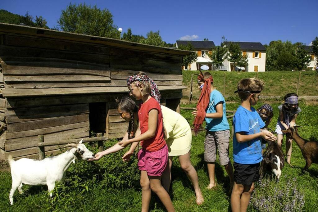 Au 11 T3 Duplex, Village Vacances, Piscines, Parking Saint-Geniez-dʼOlt Zewnętrze zdjęcie